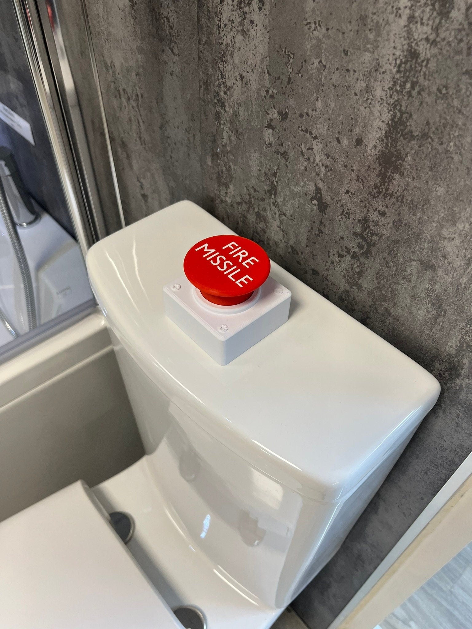 &quot;Fire Missile&quot; toilet button for toilet cisterns